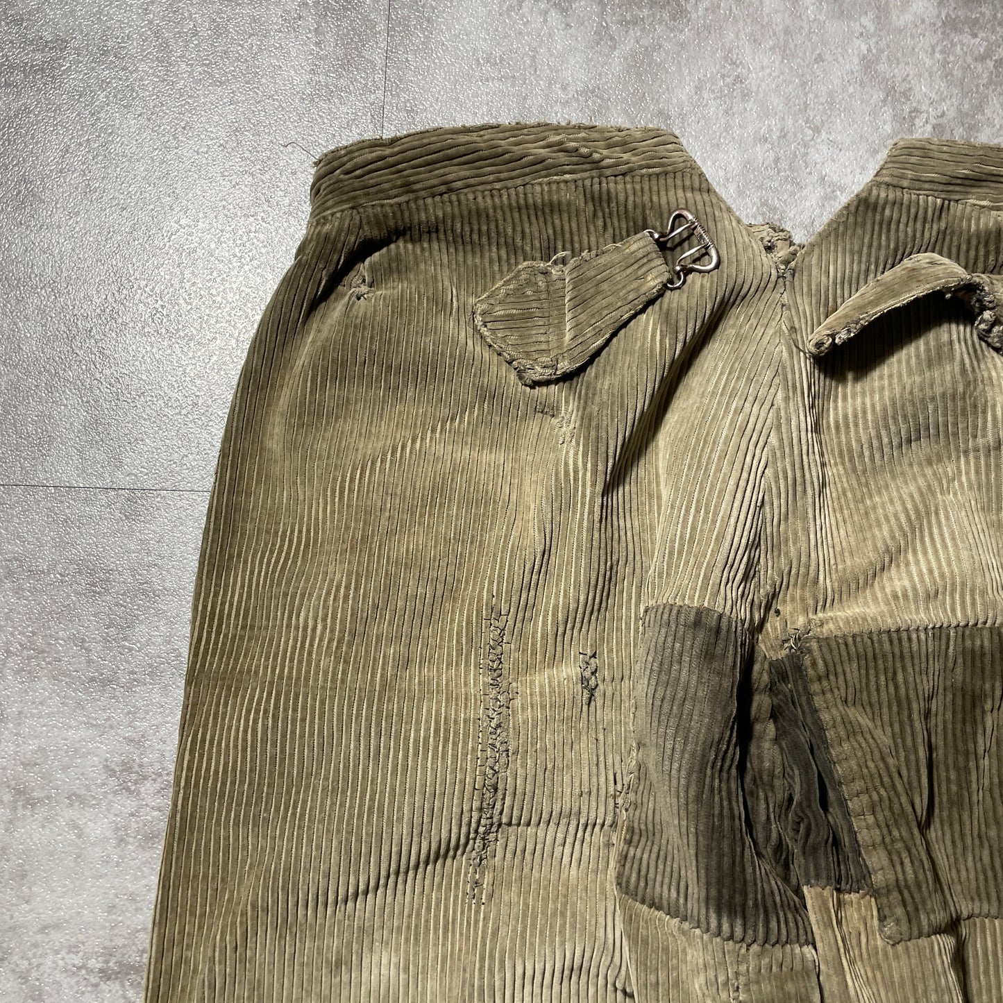 20s-30s Farmers Wide Ribbed Corduroy Brown with Needle Cinch Back, Size 32