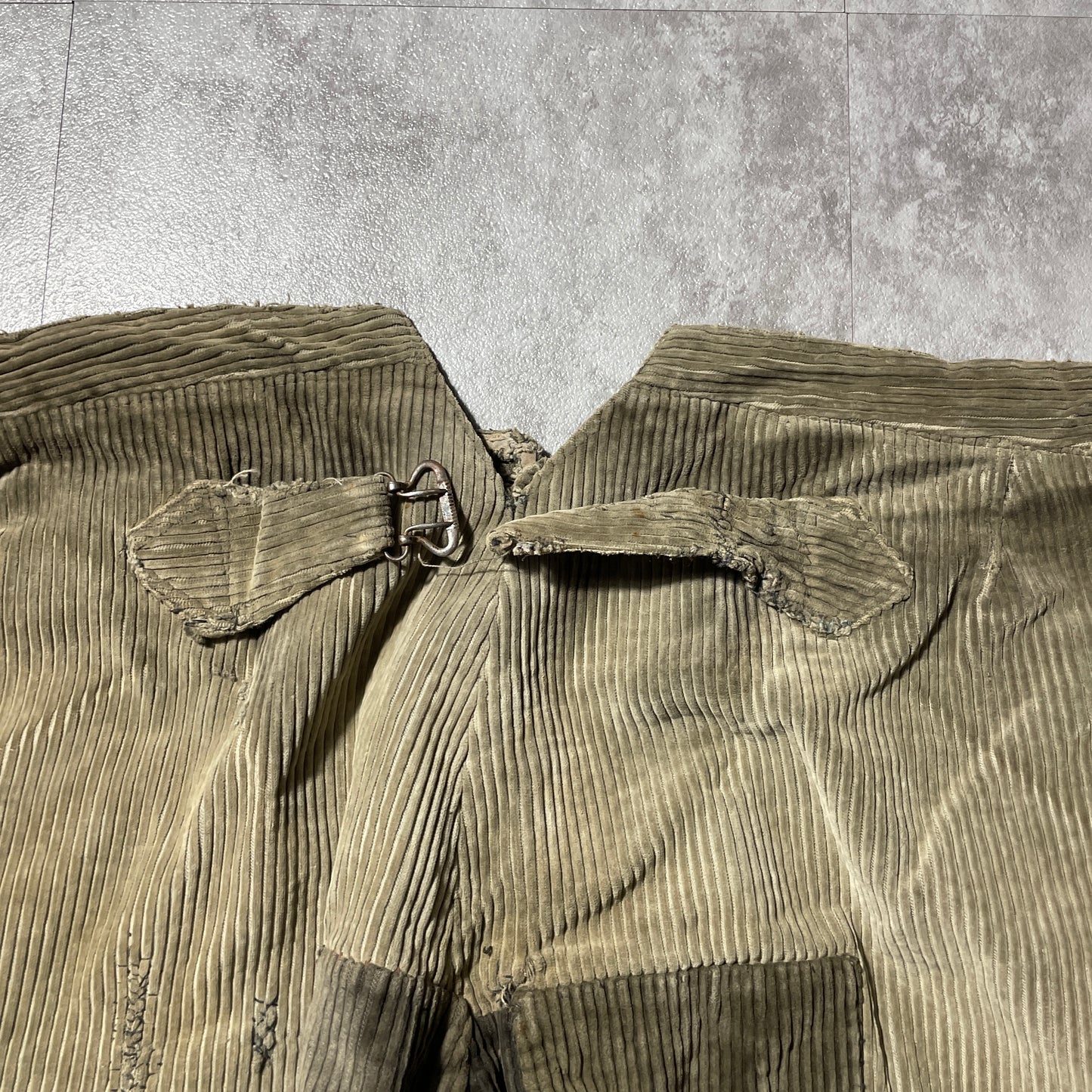 20s-30s Farmers Wide Ribbed Corduroy Brown with Needle Cinch Back, Size 32