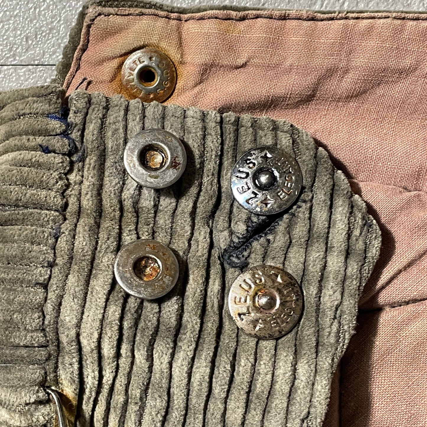 30s-40s Farmers Wide Ribbed Corduroy, Dark Brown, Needle-Style Cinch Bag, Size 37